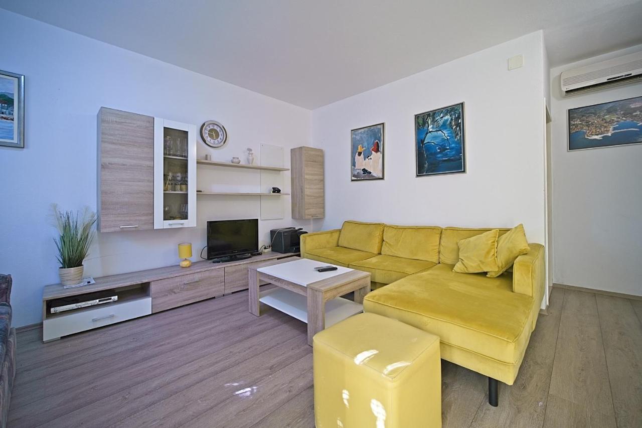 Apartment Renata Postira Exteriör bild